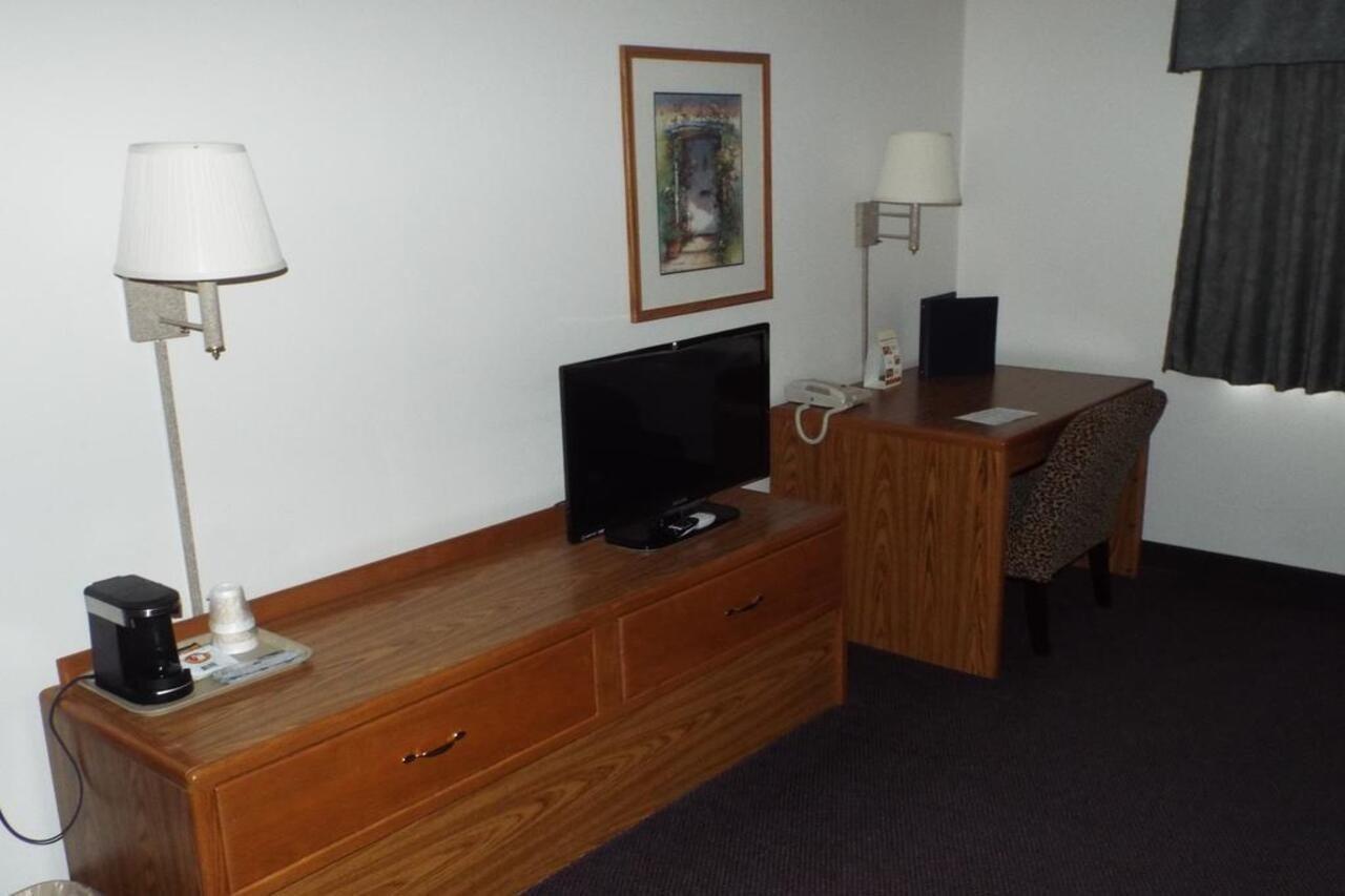 Fairbridge Inn & Suites Thorp Esterno foto