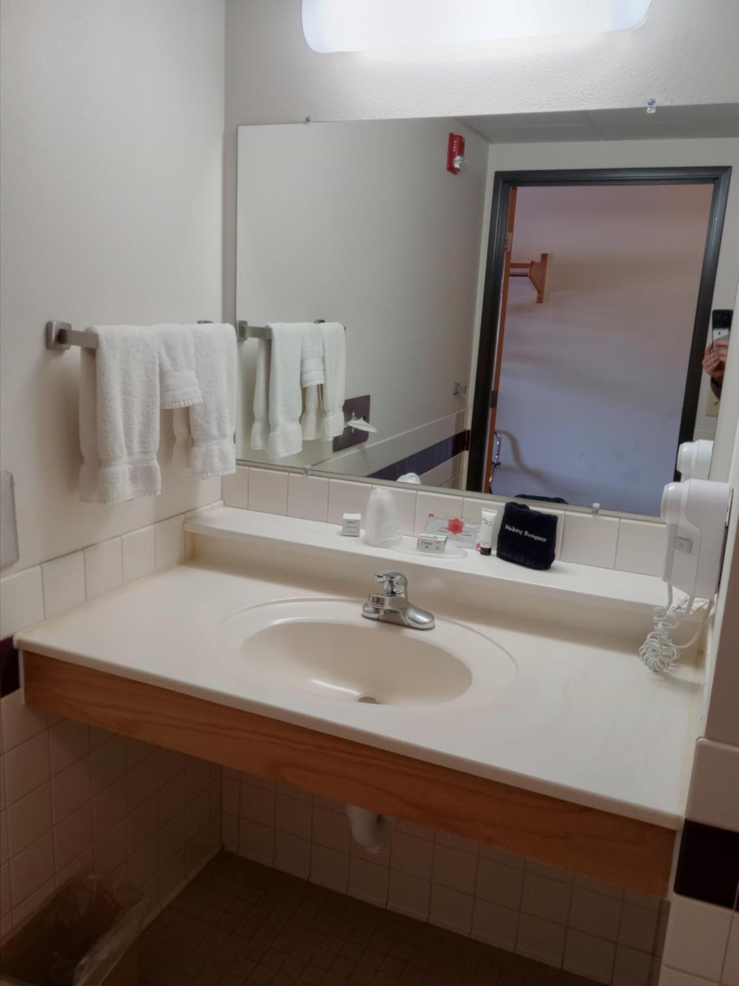 Fairbridge Inn & Suites Thorp Esterno foto