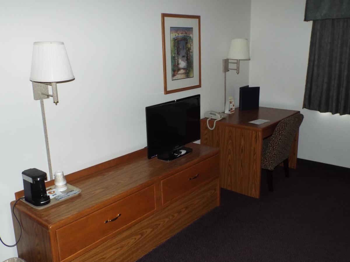 Fairbridge Inn & Suites Thorp Esterno foto