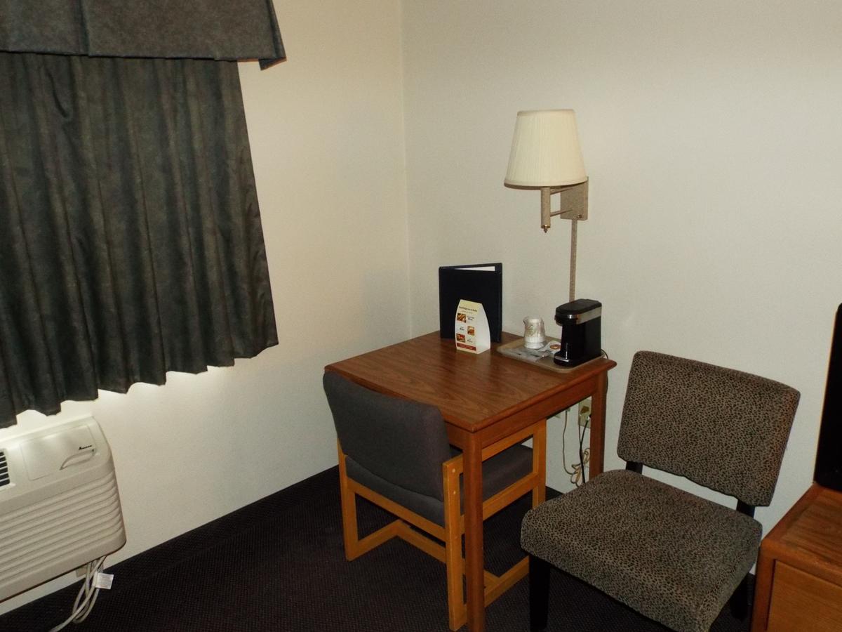 Fairbridge Inn & Suites Thorp Esterno foto