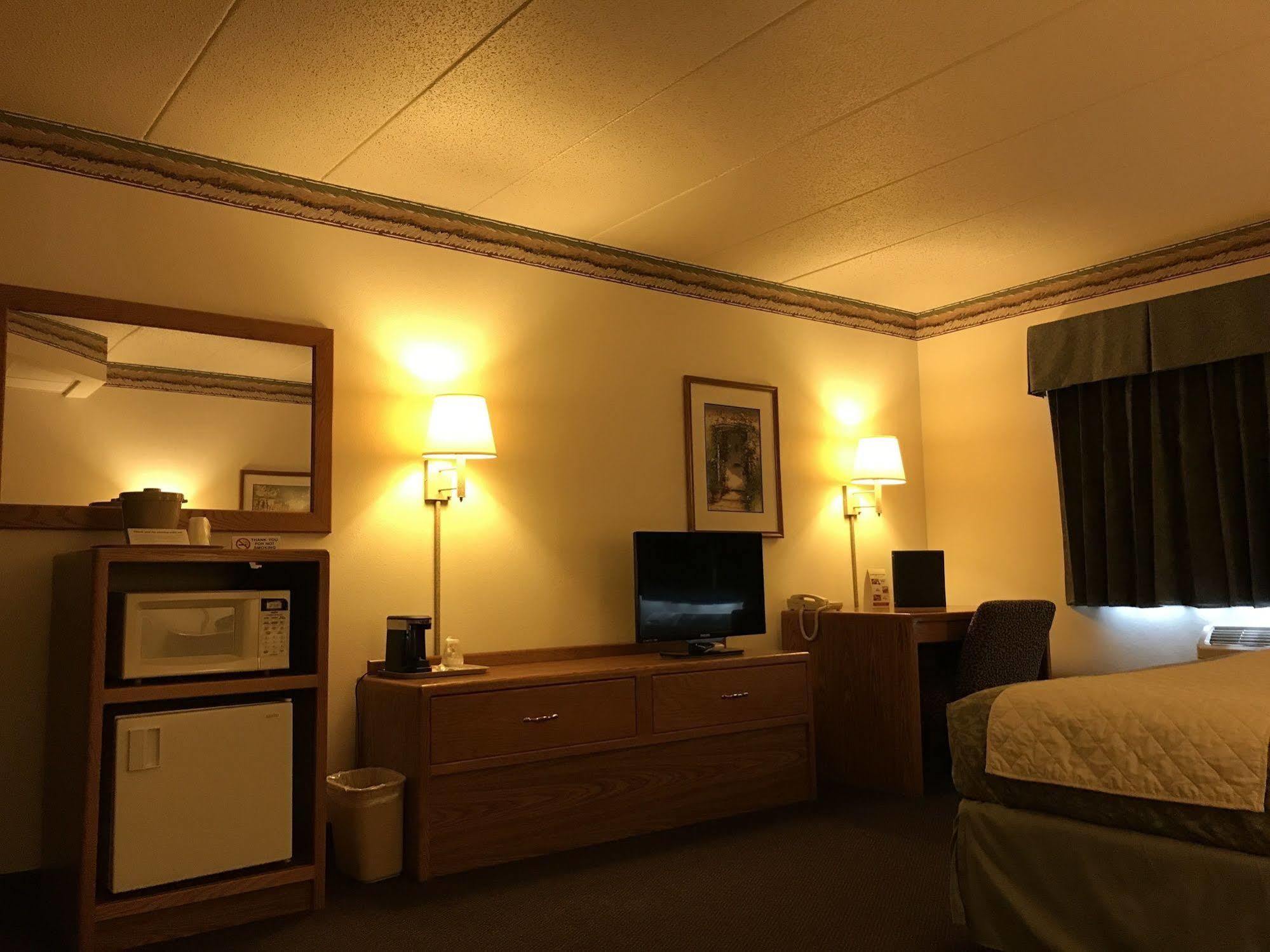 Fairbridge Inn & Suites Thorp Esterno foto