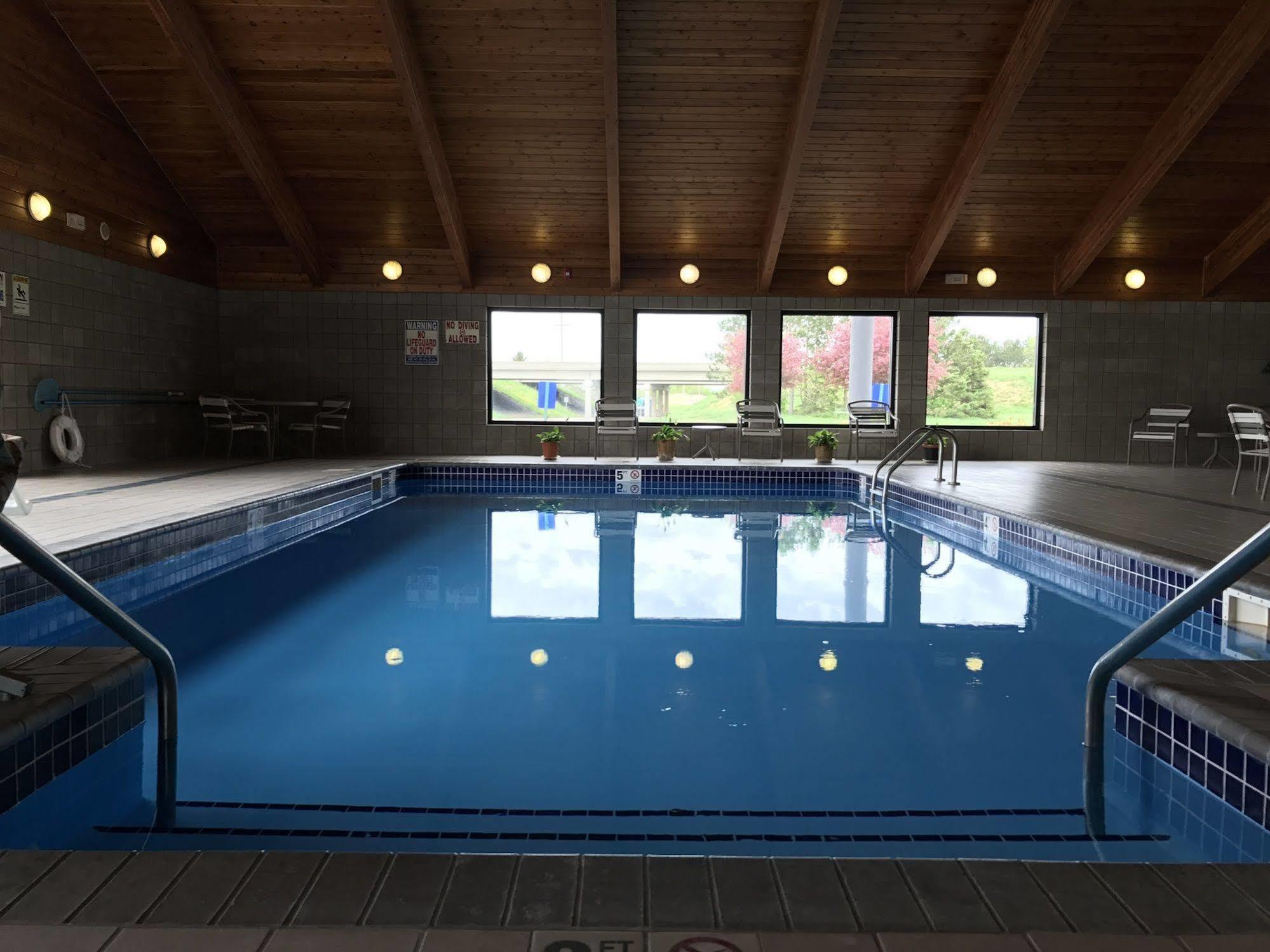 Fairbridge Inn & Suites Thorp Esterno foto