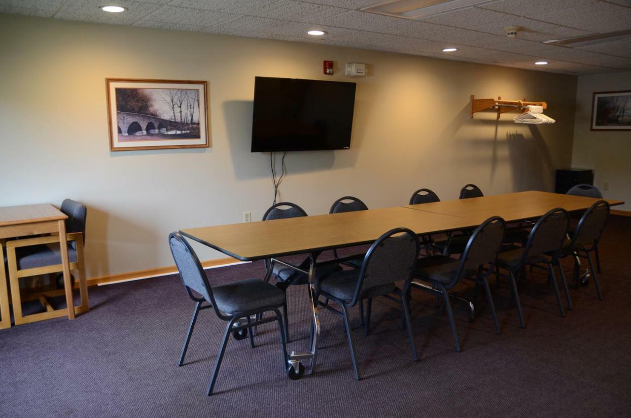 Fairbridge Inn & Suites Thorp Esterno foto