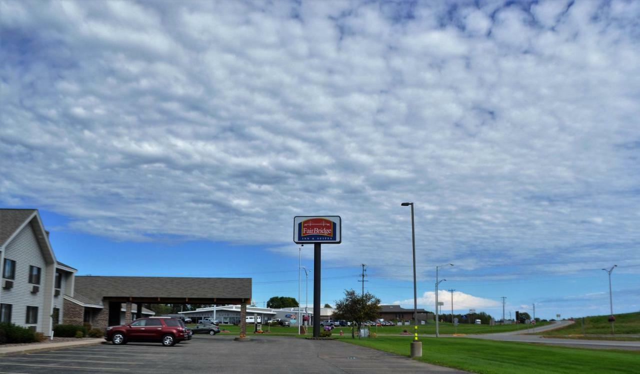 Fairbridge Inn & Suites Thorp Esterno foto
